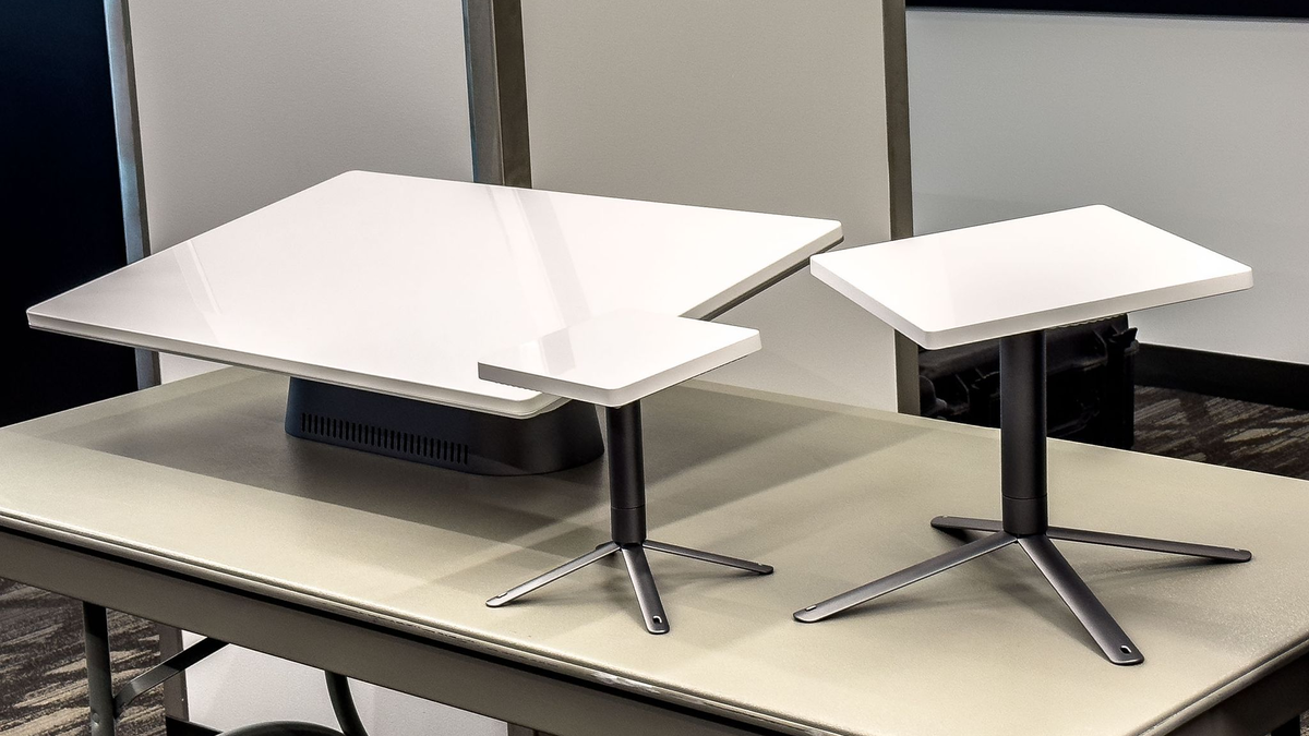 Amazon zeigt Prototypen von Antennen seines geplanten Dienstes Kuiper zur Internet-Versorgung aus dem All. - Foto: Andrej Sokolow/dpa