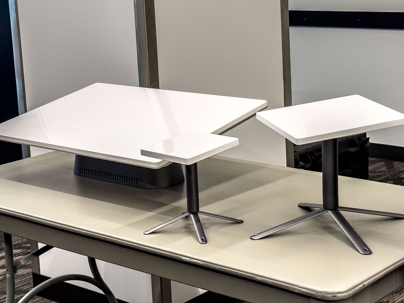 Amazon zeigt Prototypen von Antennen seines geplanten Dienstes Kuiper zur Internet-Versorgung aus dem All. - Foto: Andrej Sokolow/dpa