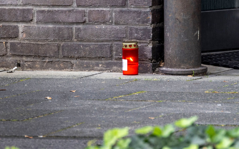 In Gedenken. - Foto: Christoph Reichwein/dpa