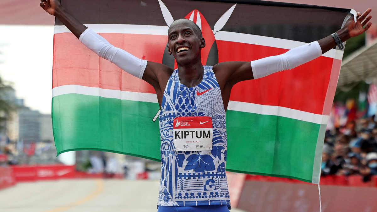 Der Kenianer Kelvin Kiptum war in Chicago einen Marathon-Weltrekord gelaufen. - Foto: Eileen T. Meslar/Chicago Tribune/AP/dpa