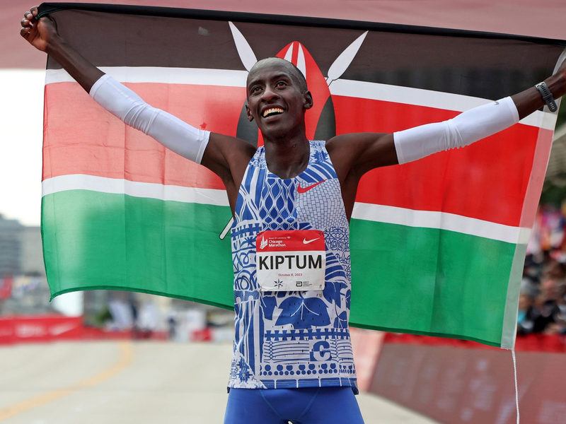 Der Kenianer Kelvin Kiptum war in Chicago einen Marathon-Weltrekord gelaufen. - Foto: Eileen T. Meslar/Chicago Tribune/AP/dpa