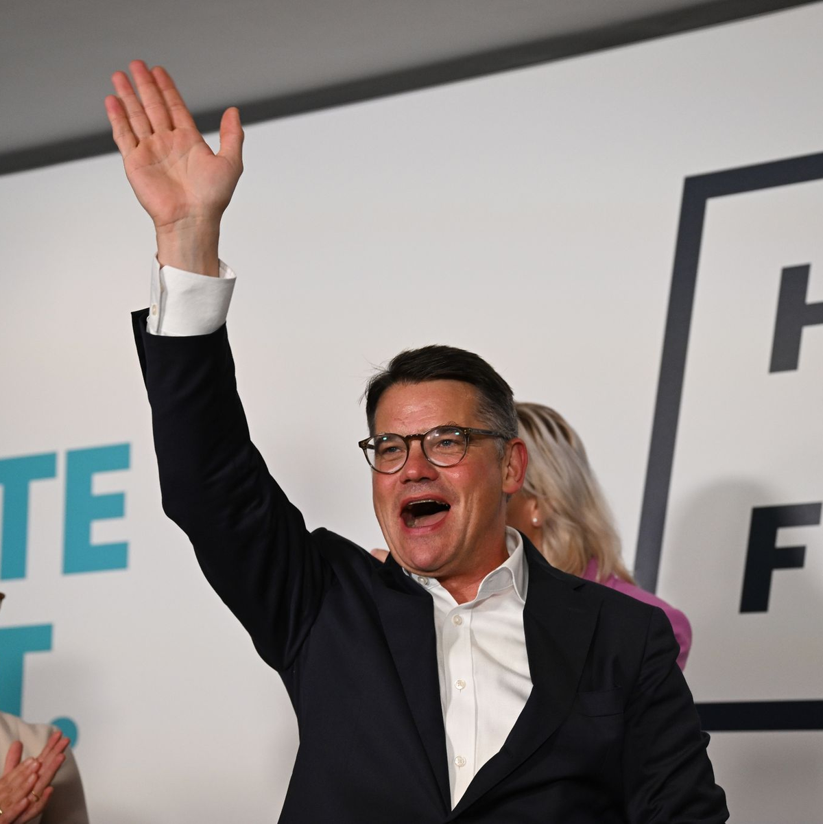 «Der Bundeskanzler muss jetzt ein Machtwort sprechen für einen realpolitischen Kurs der Ampel bei der Migration», sagt Hessens Ministerpräsident Boris Rhein. - Foto: Arne Dedert/dpa