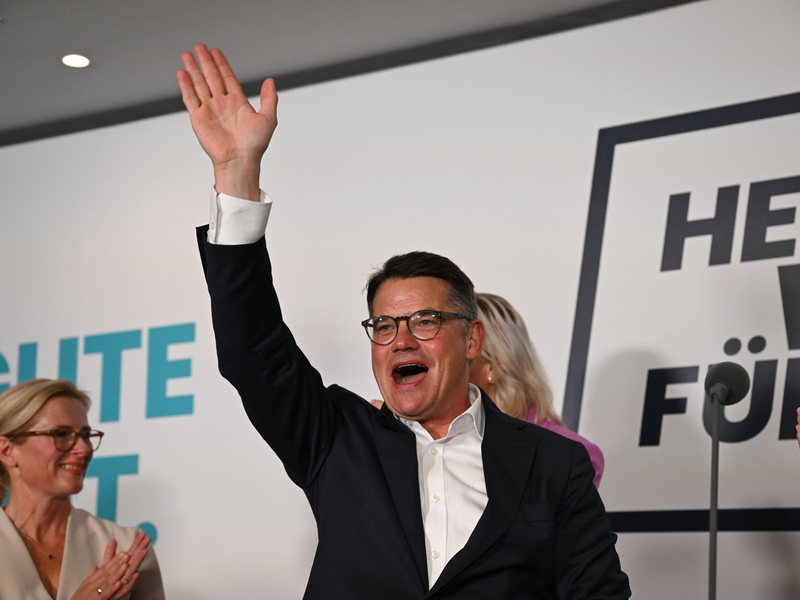 «Der Bundeskanzler muss jetzt ein Machtwort sprechen für einen realpolitischen Kurs der Ampel bei der Migration», sagt Hessens Ministerpräsident Boris Rhein. - Foto: Arne Dedert/dpa