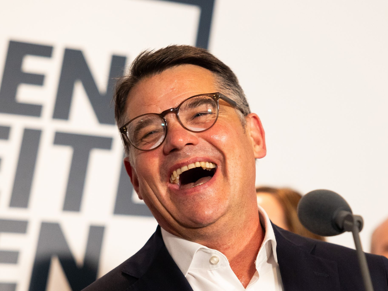 Hat als Wahlsieger Grund zur Freude: Boris Rhein (CDU), Ministerpräsident von Hessen. - Foto: Lando Hass/dpa