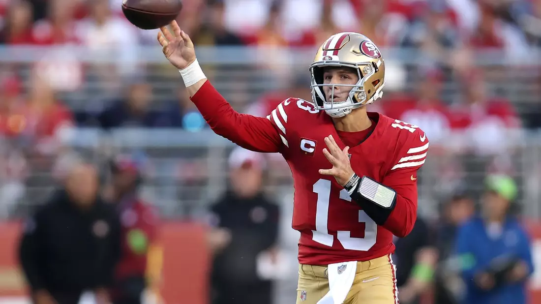 San Francisco 49ers Quarterback Brock Purdy (13) spielt einen Pass. - Bild: Jed Jacobsohn/AP/dpa