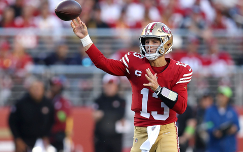 San Francisco 49ers Quarterback Brock Purdy (13) spielt einen Pass. - Foto: Jed Jacobsohn/AP/dpa