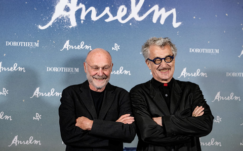 Anselm Kiefer (l) und Wim Wenders bei der Deutschland-Premiere des Films «Anselm - Das Rauschen der Zeit». - Foto: Fabian Sommer/dpa