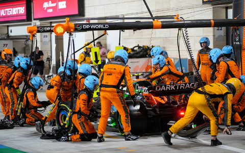 Auch McLaren-Pilot Lando Norris machte die Hitze zu schaffen. - Foto: Ariel Schalit/AP/dpa