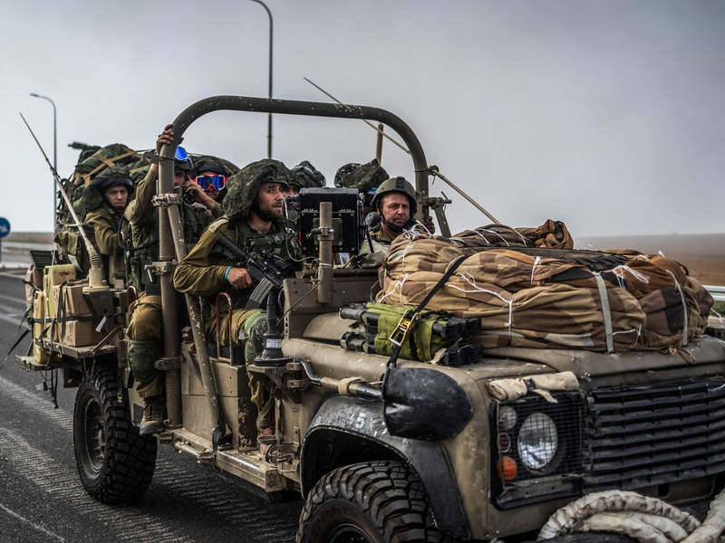 Dem israelischen Militär wird vorgeworfen, bei der Ankunft eines Hilfsgüterkonvois im Gazastreifen gezielt auf Palästinenser geschossen zu haben. Die Armee wehrt sich gegen die Vorwürfe. - Foto: Ilia Yefimovich/dpa