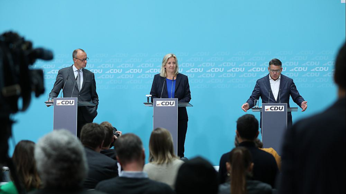 Friedrich Merz, Ines Claus, Boris Rhein am 09.10.2023 - Foto: ?ber dts Nachrichtenagentur