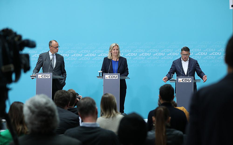 Friedrich Merz, Ines Claus, Boris Rhein am 09.10.2023 - Foto: ?ber dts Nachrichtenagentur