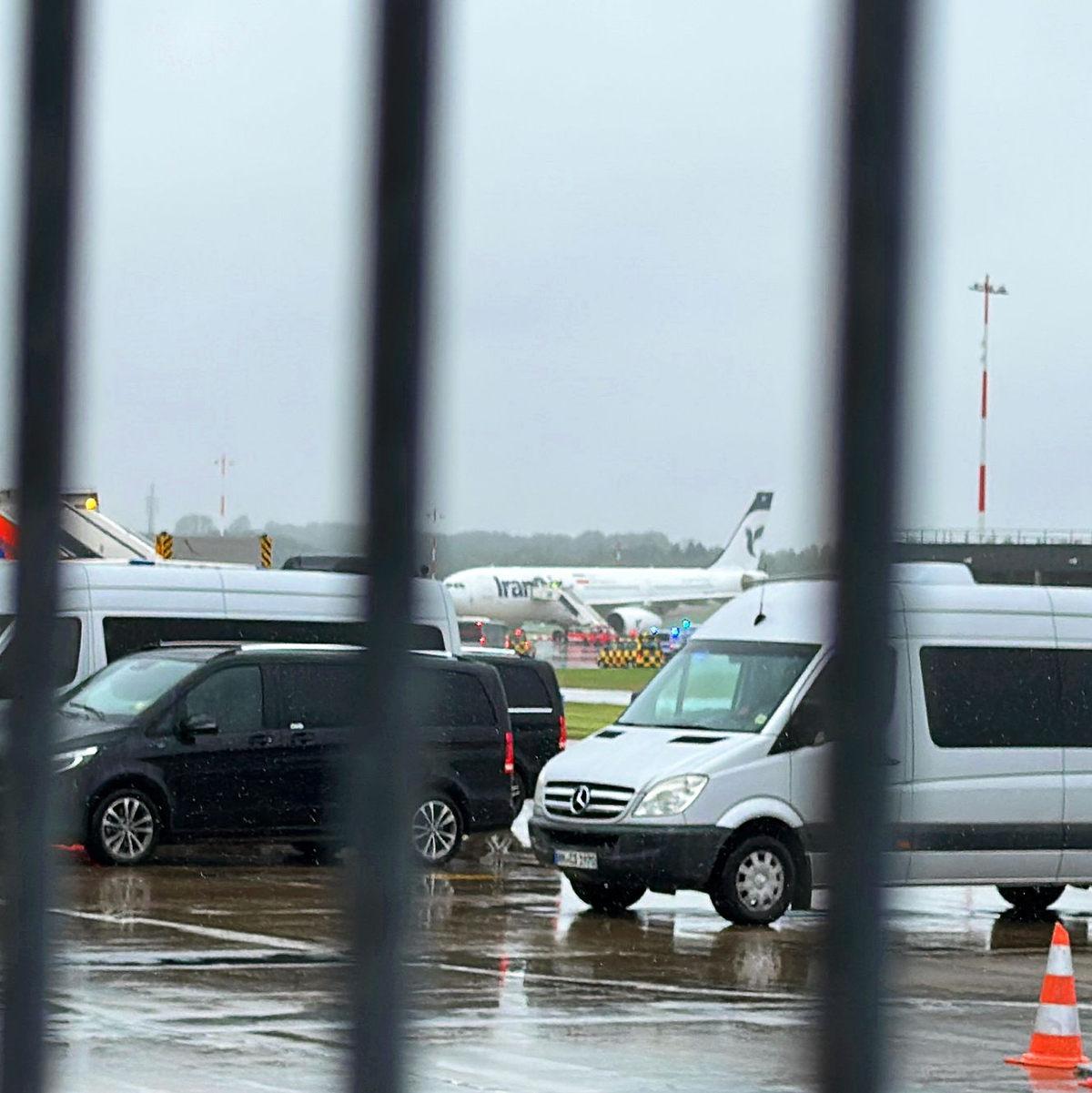 Der Flugbetrieb am Airport Hamburg ist wegen einer Anschlagsdrohung eingestellt worden. - Foto: Steven Hutchings/TNN/dpa