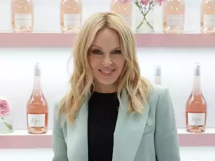 Popstar Kylie Minogue im März auf der Messe ProWein 2023. - Foto: David Young/dpa