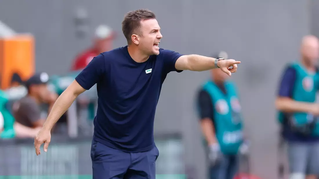Ist nicht mehr Trainer beim FC Augsburg: Enrico Maaßen. - Bild: Daniel Löb/dpa