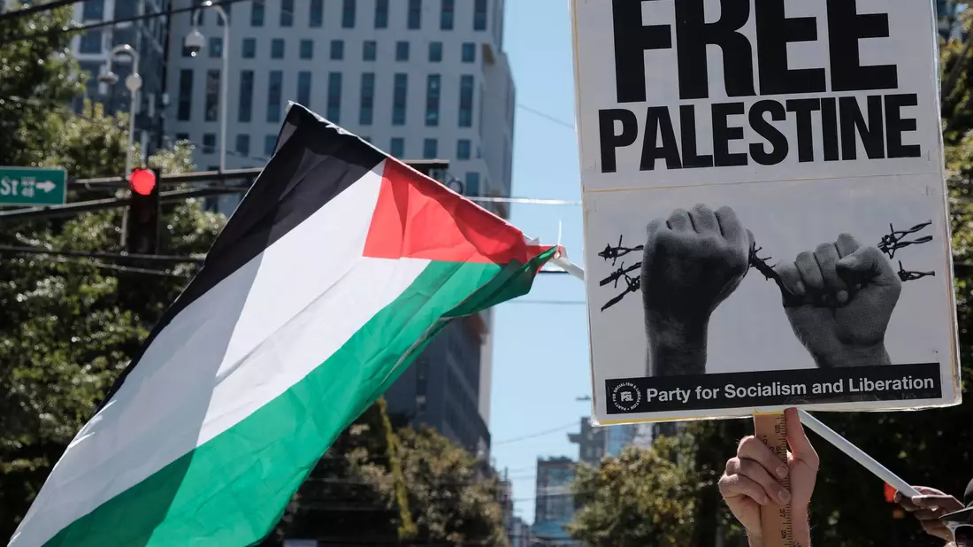 Eine pro-palästinensische Demonstration vor dem israelischen Konsulat in Atlanta. - Bild: John Arthur Brown/ZUMA Press Wire/dpa