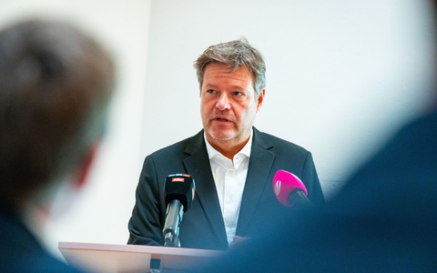 «Wir brauchen dringend mehr Fach- und Arbeitskräfte», sagt Bundeswirtschaftsminister Robert Habeck (Grüne). - Foto: Jonas Walzberg/dpa «Wir brauchen dringend mehr Fach- und Arbeitskräfte», sagt Bundeswirtschaftsminister Robert Habeck (Grüne). - Foto: Jonas Walzberg/dpa
