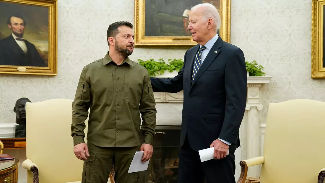 US-Präsident Joe Biden (r) trifft seinen ukrainischen Amtskollegen Wolodymyr Selenskyj im Oval Office des Weißen Hauses. - Bild: Evan Vucci/AP/dpa