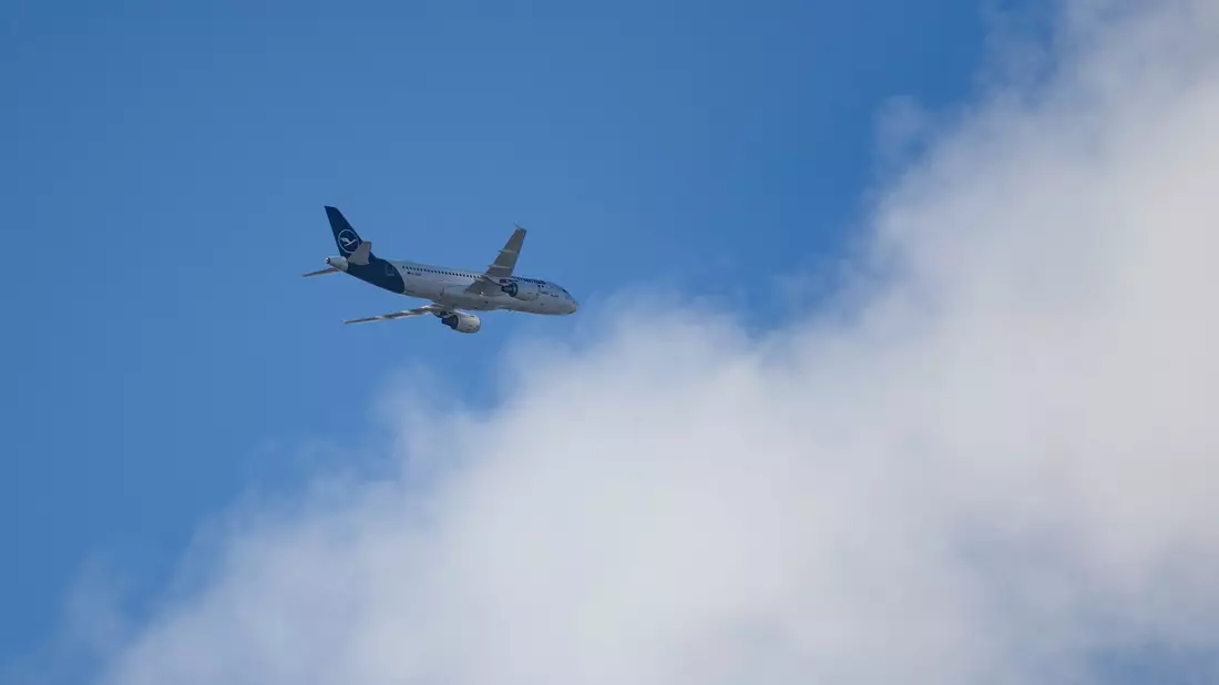 Die Lufthansa hat Flüge von und nach Tel Aviv zur Sicherheit bis Samstag ausgesetzt. (Symbolbild) - Bild: Robert Michael/dpa