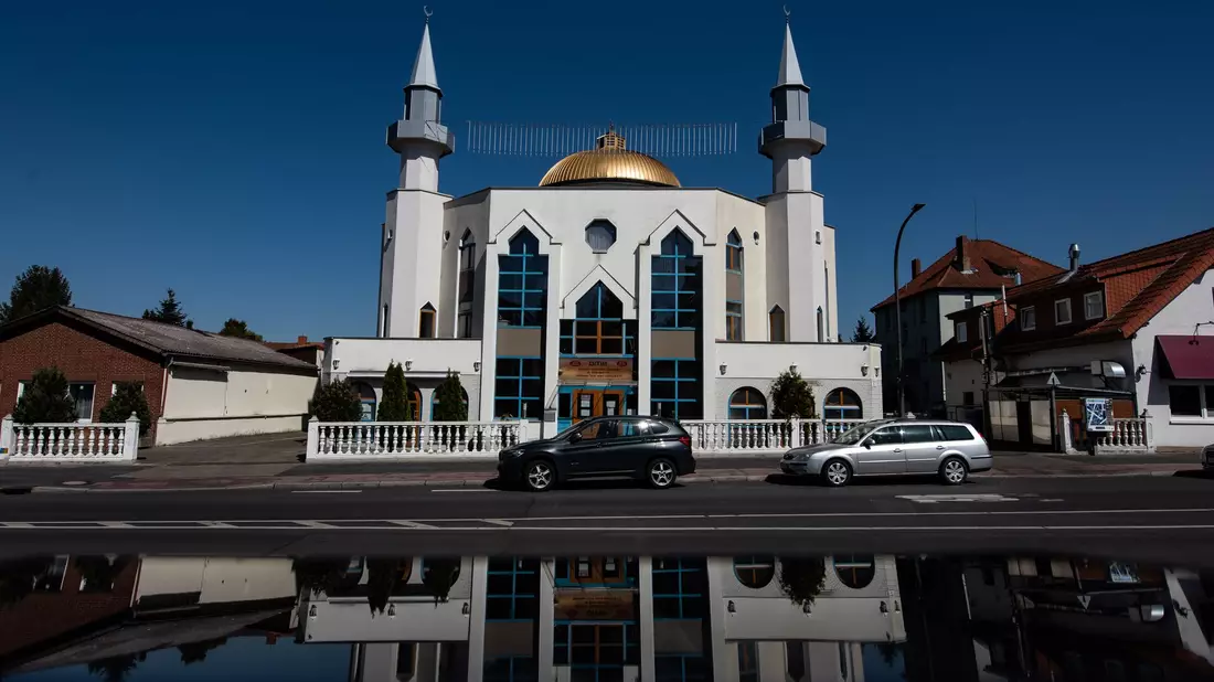Außenaufnahme von der türkisch-islamischen Ditib-Moschee in Göttingen. - Bild: Swen Pförtner/dpa