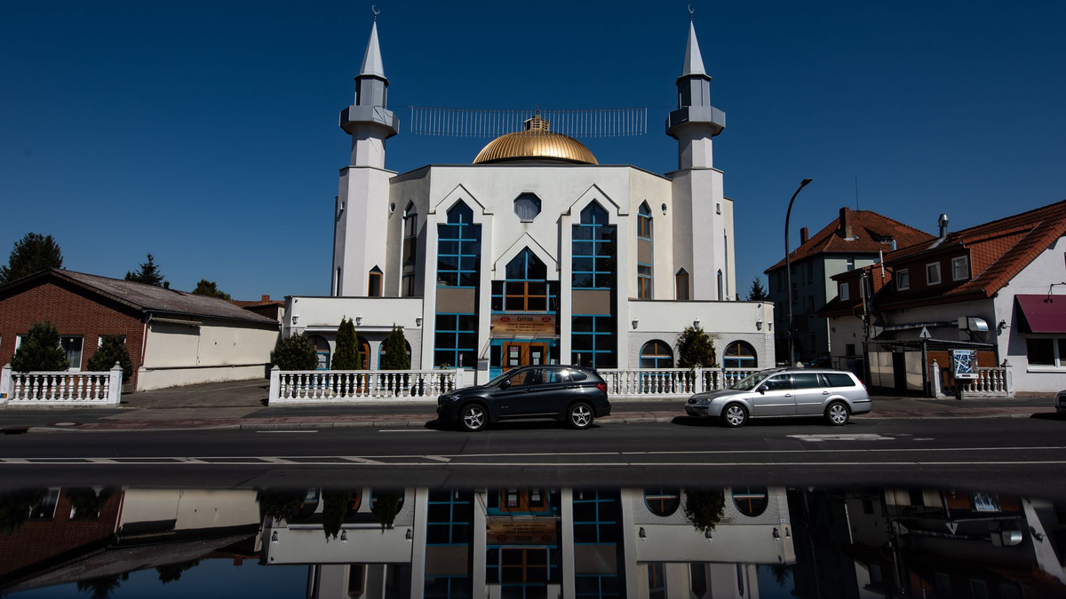 Außenaufnahme von der türkisch-islamischen Ditib-Moschee in Göttingen. - Foto: Swen Pförtner/dpa