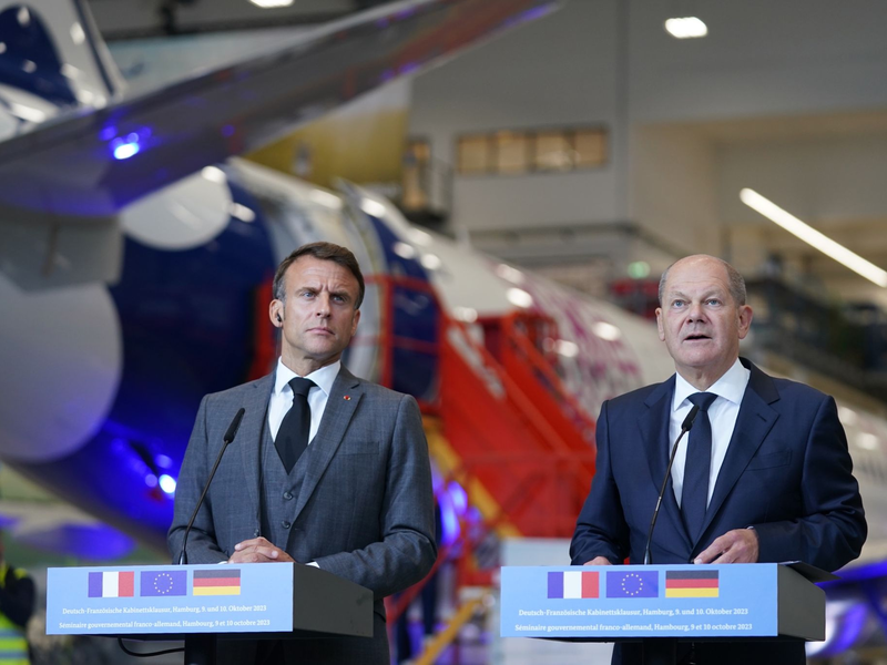Bundeskanzler Olaf Scholz und Frankreichs Präsident Emmanuel Macron (l) in Hamburg. - Foto: Marcus Brandt/dpa