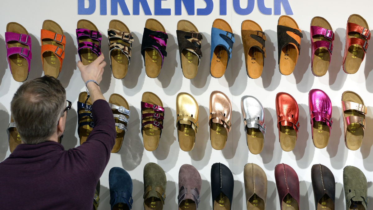 Die Ursprünge von Birkenstock reichen nach Unternehmensangaben bis ins Jahr 1774 zurück. - Foto: picture alliance / dpa