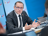 Wollte mit einem Antrag auf Klageerzwingung eine gerichtliche Entscheidung: Tino Chrupalla. - Foto: Britta Pedersen/dpa