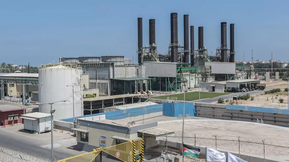 Das einzige Kraftwerk im Gazastreifen ist nach Angaben der palästinensischen Elektrizitätsgesellschaft wegen Treibstoffmangels abgeschaltet worden. - Bild: Mohammed Talatene/dpa