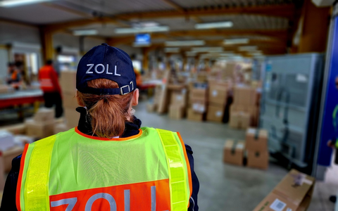 HZA-DU: Zoll nimmt Paketdienstleister ins Visier - Bundesweite Schwerpunktprüfung gegen Schwarzarbeit und illegale Beschäftigung - Foto: presseportal.de