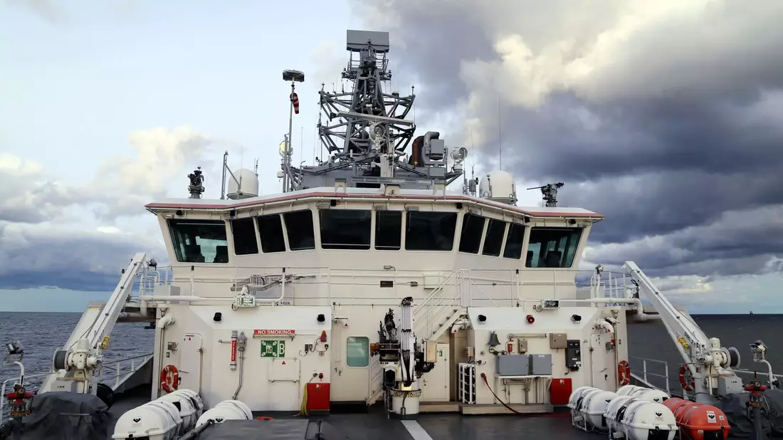 Das Offshore-Schiff Turva des finnischen Grenzschutzes ist auf Patrouille auf der Ostsee in der Nähe der Stelle, an der die beschädigte Balticconnector-Gaspipeline im Finnischen Meerbusen geortet wurde. - Bild: Finnish Border Guard/Rajavartiolaitos/Lehtikuva/dpa