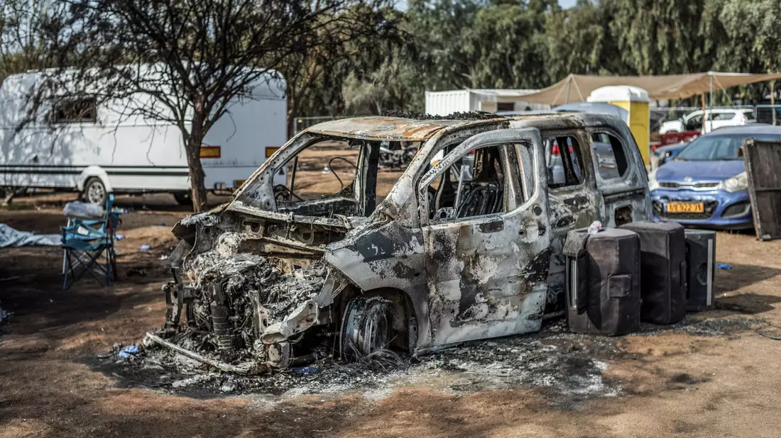 Spur der Zerstörung: Blick auf das Gelände des elektronischen Musikfestivals Supernova nach dem Terrorangriff der Hamas. - Bild: Ilia Yefimovich/dpa