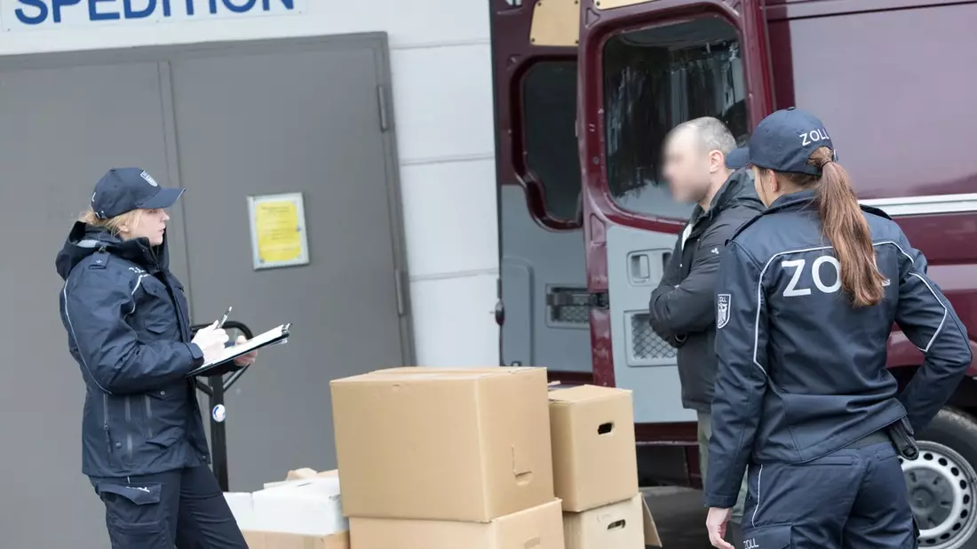 HZA-MD: Schwerpunktprüfung gegen Schwarzarbeit / Zoll prüft Transport- und Logistikbranche in Sachsen-Anhalt - Bild: presseportal.de