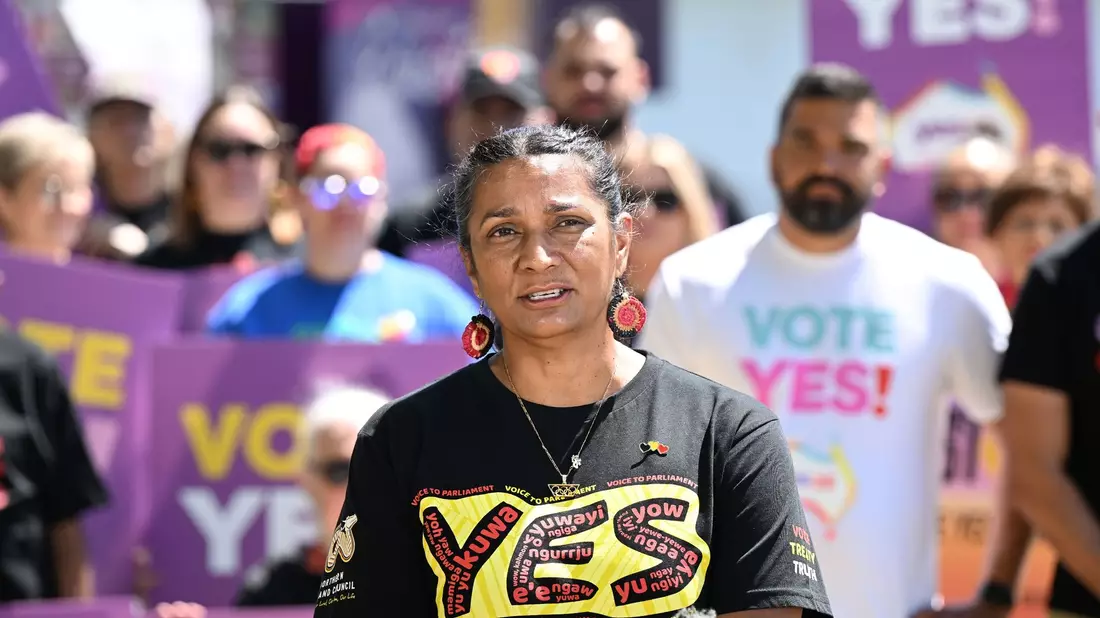 «Vote Yes!»-Wahlkämpfer in Brisbane wollen einen «Platz am Tisch» bekommen. - Bild: Darren England/AAP/dpa