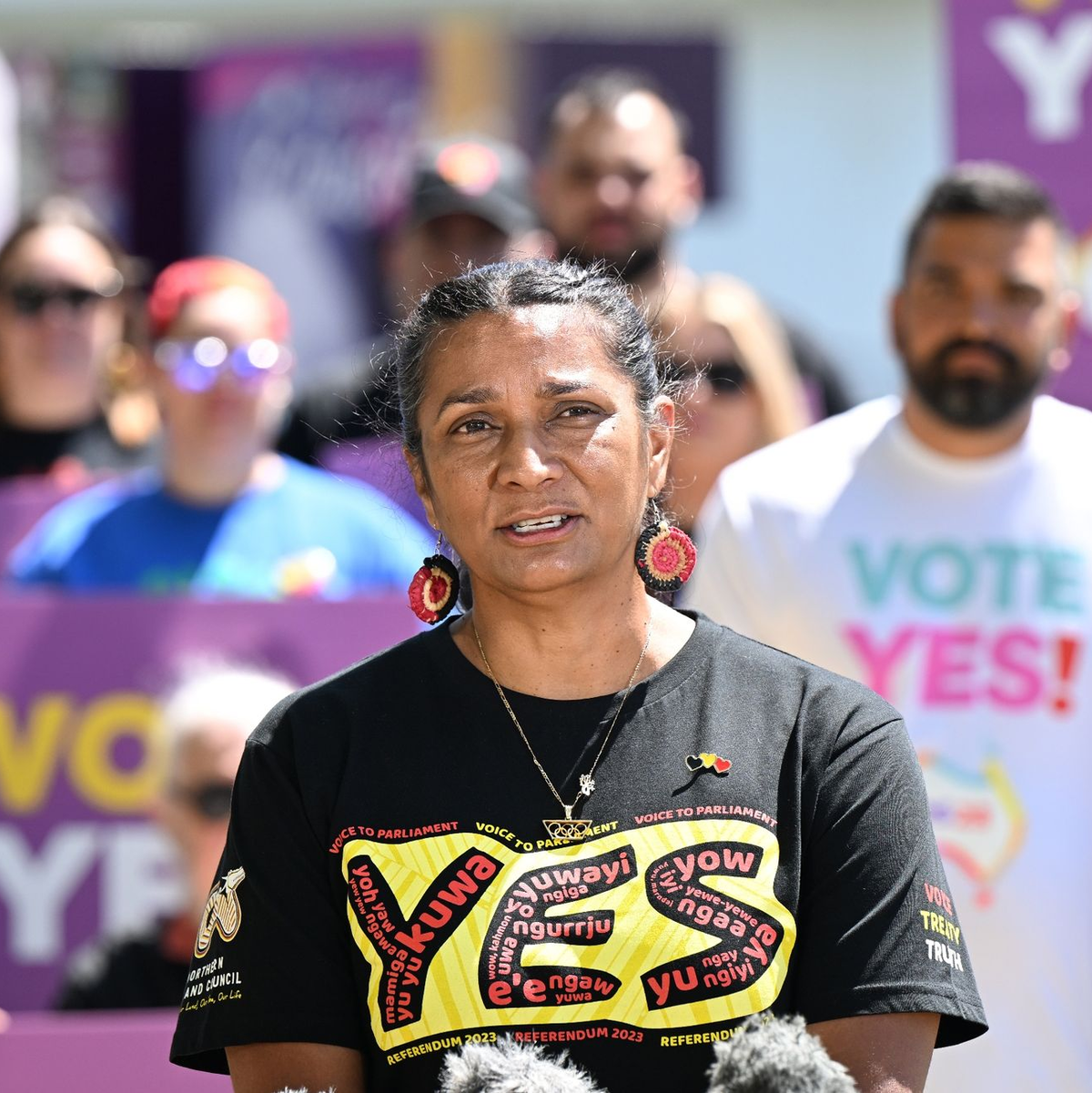 «Vote Yes!»-Wahlkämpfer in Brisbane wollen einen «Platz am Tisch» bekommen. - Foto: Darren England/AAP/dpa