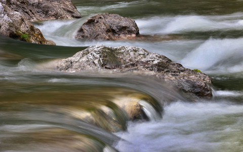 Der Wasserkreislauf der Erde gerät aus dem Gleichgewicht. Welche Faktoren verursachen das? - Foto: Karl-Josef Hildenbrand/dpa