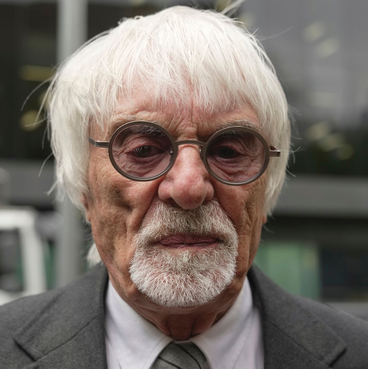 Bernie Ecclestone, ehemaliger Formel-1-Geschäftsführer, trifft zu einer Anhörung vor dem Southwark Crown Court ein. - Foto: Kin Cheung/AP/dpa