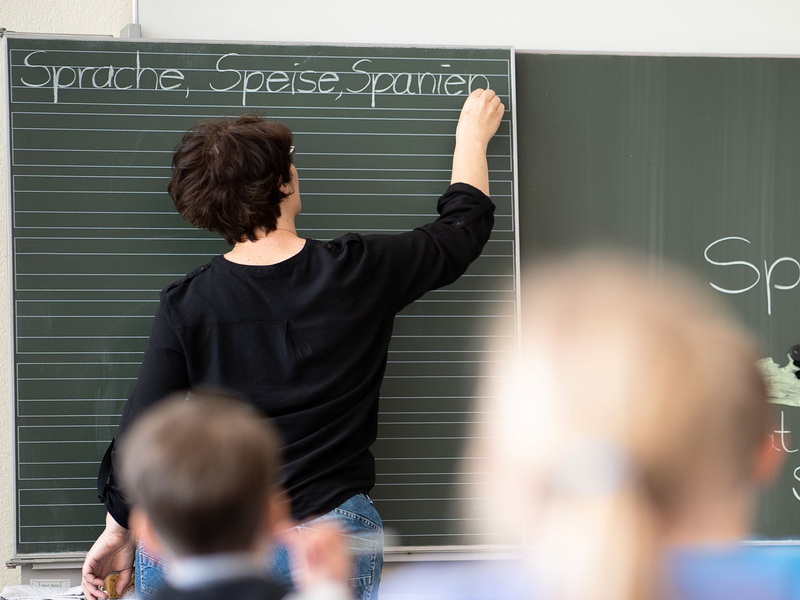 Die GEW schlägt eine bessere Bezahlung für angehende Lehrer vor und eine Erhöhung der Zahl der Studienplätze für das Lehramt. - Foto: Sebastian Gollnow/dpa