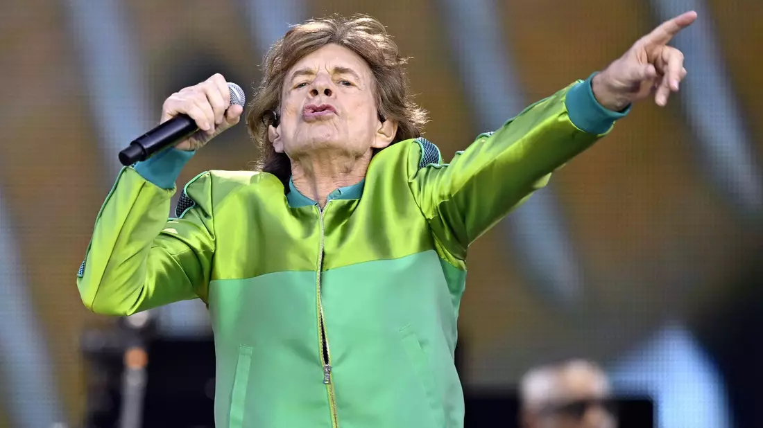 Mick Jagger, Sänger der britischen Band Rolling Stones, beim Konzert im Rahmen der «Stones Sixty Europe 2022»-Tournee. - Bild: Eric Lalmand/belga/dpa