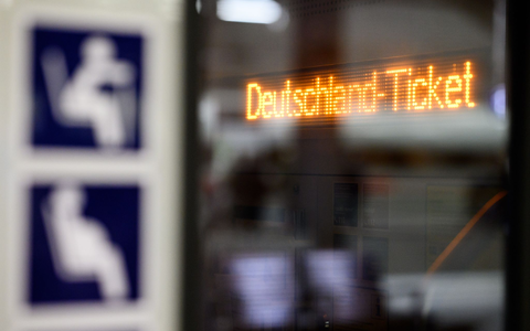 Wie sieht es um die Zukunft des Deutschland-Tickets aus? - Foto: Bernd von Jutrczenka/dpa