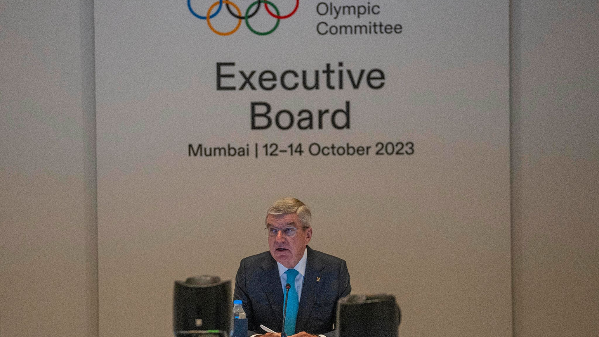 Bei der IOC-Generalversammlung in Mumbai wurde über die Amtszeit von Thomas Bach debattiert. - Foto: Rafiq Maqbool/AP/dpa