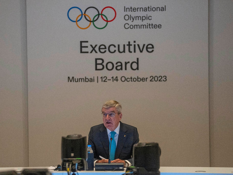 Bei der IOC-Generalversammlung in Mumbai wurde über die Amtszeit von Thomas Bach debattiert. - Foto: Rafiq Maqbool/AP/dpa