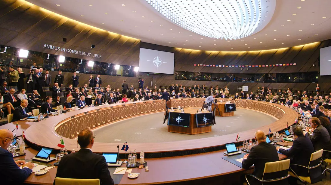 Die Sitzung der Nato-Verteidigungsminister in Brüssel. - Bild: -/NATO/dpa