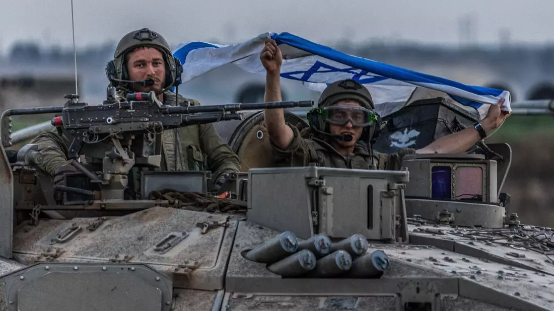 Israelische Soldaten in Sderot nahe der Grenze zwischen Israel und Gaza. - Bild: Ilia Yefimovich/dpa