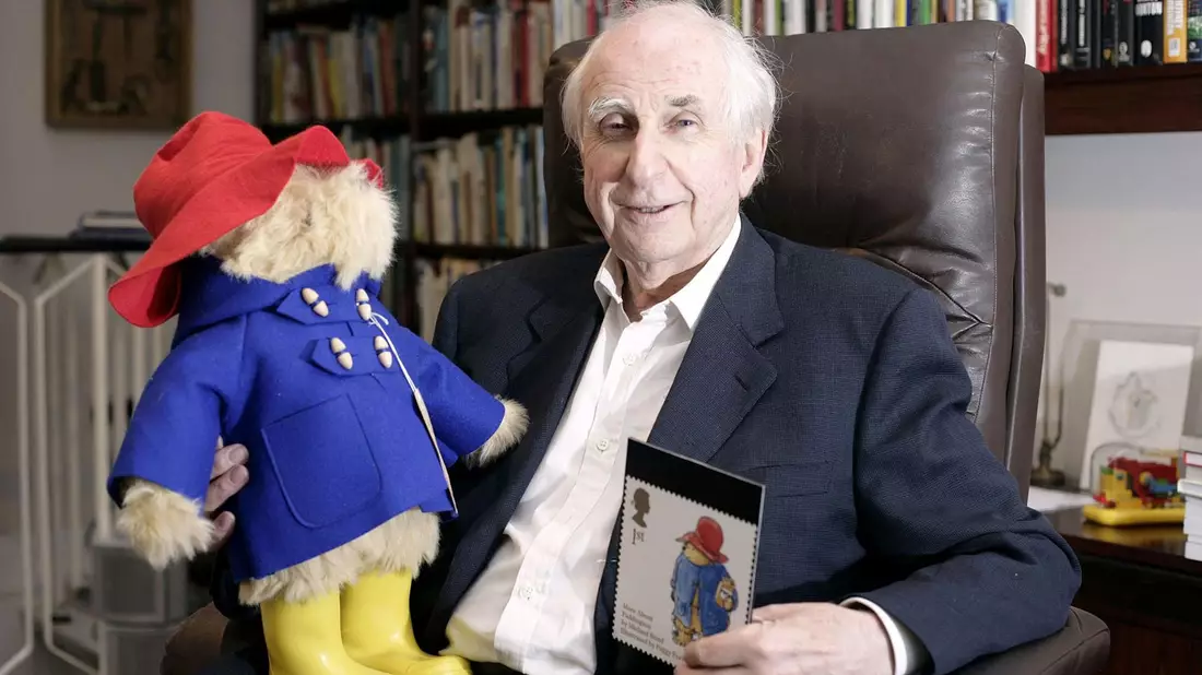 Paddington, der Bär, und sein Erfinder Michael Bond, der 2017 gestorben ist. - Bild: Edmond Terakopian/PA Wire/dpa
