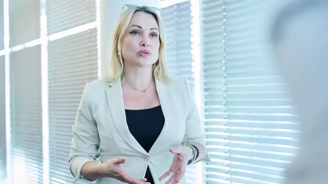 Journalistin Marina Owsjannikowa könnte Opfer eines Giftanschlags geworden sein. - Bild: Annette Riedl/dpa