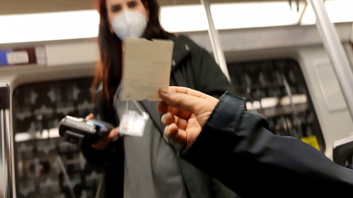 Fahrkartenkontrolle (Archiv) - Foto: über dts Nachrichtenagentur