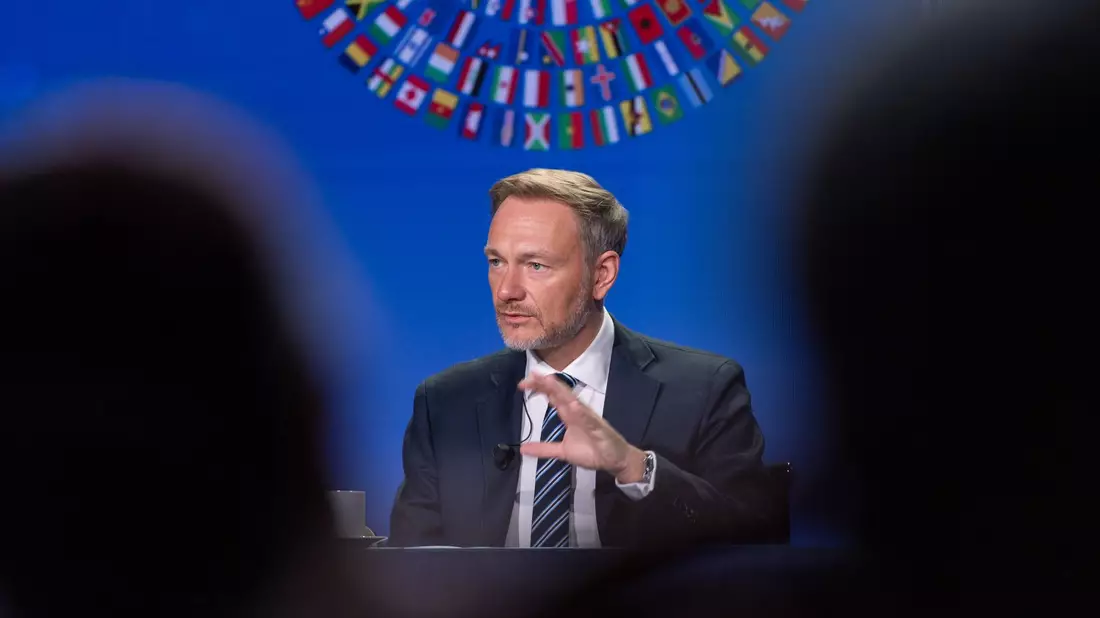 Christian Lindner (FDP), Bundesminister der Finanzen, spricht bei einer Pressekonferenz bei der Jahrestagung des Internationalen Währungsfonds und der Weltbank in Marrakesch. - Bild: Christophe Gateau/dpa