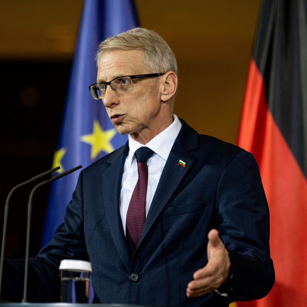 Die bulgarische Regierung hat ein Misstrauensvotum überstanden. - Foto: Fabian Sommer/dpa