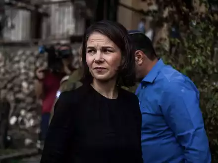 «Mit einer Eskalationsspirale wäre niemandem gedient»: Annalena Baerbock. - Foto: Ilia Yefimovich/dpa