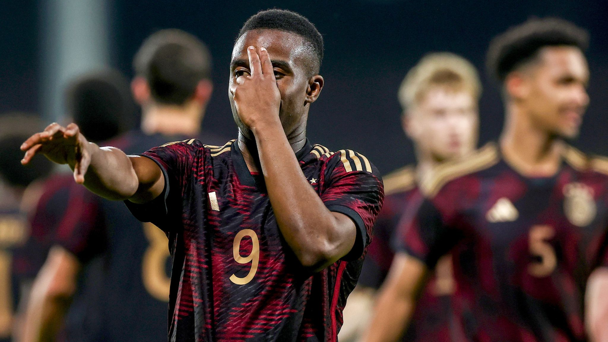 Schnürte in Bulgarien einen Dreierpack: Youssoufa Moukoko. - Foto: Borislav Troshev/dpa